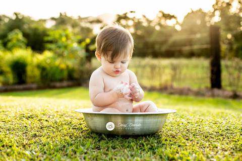 fotografia fotografo infantil familia gestante aniversario joinville banho banheira aluminio ar livre externo maria alice jaque thiago cowntry smash the cake'