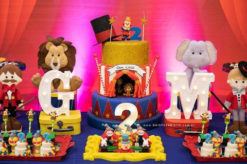 fotografo joinville daisy deise deisy evaristo aniversario decoração circo casa de festa in festa buffet guilherme miguel decoração doces personalizados'