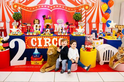 fotografo joinville daisy deise deisy evaristo aniversario decoração circo casa de festa in festa buffet guilherme miguel decoração doces personalizados'
