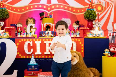 fotografo joinville daisy deise deisy evaristo aniversario decoração circo casa de festa in festa buffet guilherme miguel decoração doces personalizados'