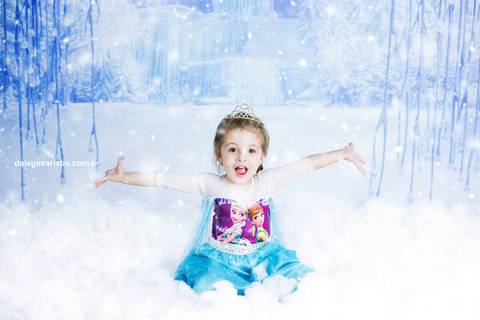 ensaio estudio fotografico joinville daisy evaristo acompanhamento do bebe família ensaio mae e filha frozen'