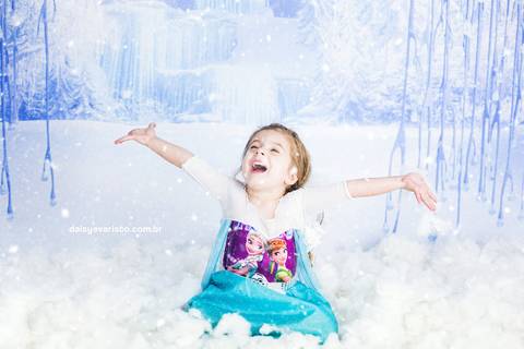 ensaio estudio fotografico joinville daisy evaristo acompanhamento do bebe família ensaio mae e filha frozen'