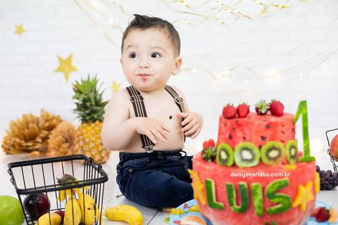 ensaio estudio fotografico joinville daisy evaristo acompanhamento do bebe família smash the cake the fruit bolo de melancia feira da fruta nutrição infantil'