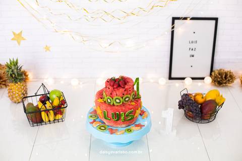 ensaio estudio fotografico joinville daisy evaristo acompanhamento do bebe família smash the cake the fruit bolo de melancia feira da fruta nutrição'