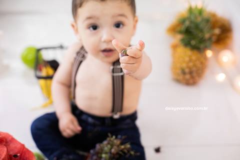 ensaio estudio fotografico joinville daisy evaristo acompanhamento do bebe família smash the cake the fruit bolo de melancia feira da fruta nutrição infantil'