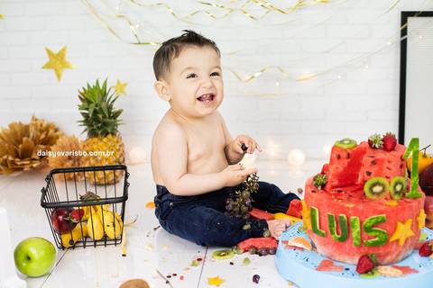 ensaio estudio fotografico joinville daisy evaristo acompanhamento do bebe família smash the cake the fruit bolo de melancia feira da fruta nutrição infantil'