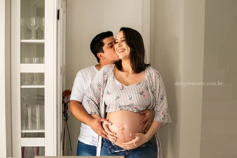 ensaio  lifestyle gestante gravidez gravida em casa fotografo profissional joinville covid19  tais e kennedy esperando ian'