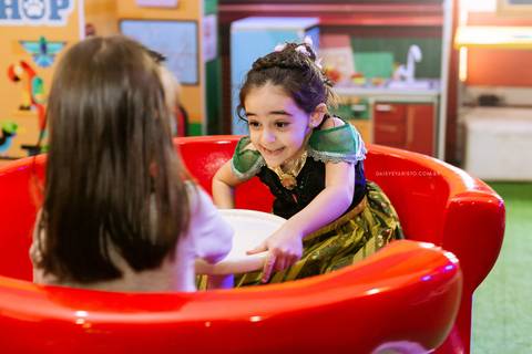 Alicia 6 anos Daisy Evaristo Fotografia decoração Frozen in festa buffet fotografo profissional casa de festa aniversario joinville personagem vivo'