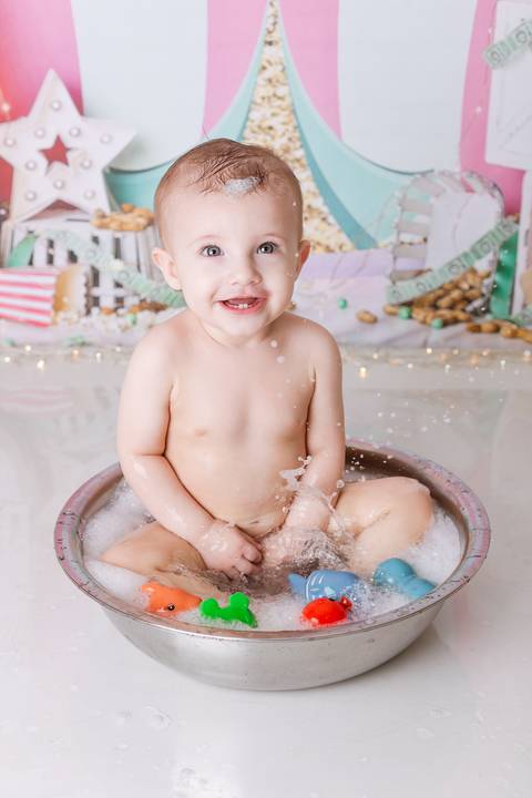 fotografo estudio ensaio joinville Melina 1 ano Smash Splash circo rosa bolo de fruta melancia banho'