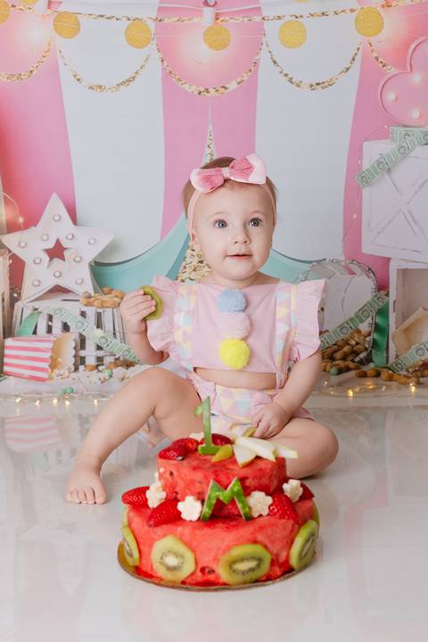 fotografo estudio ensaio joinville Melina 1 ano Smash Splash circo rosa bolo de fruta melancia banho'