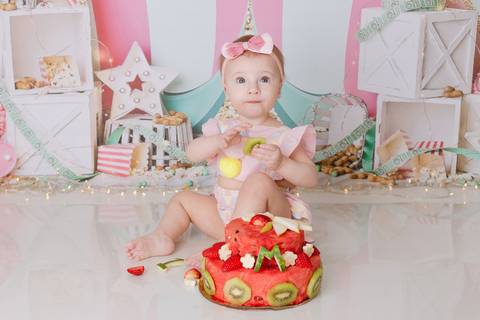 fotografo estudio ensaio joinville Melina 1 ano Smash Splash circo rosa bolo de fruta melancia banho'