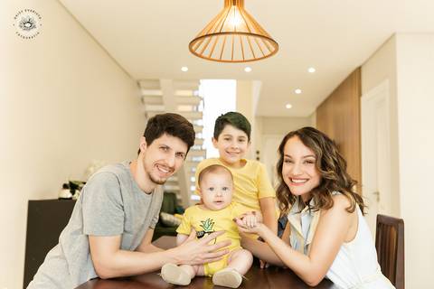 fotografo profissional joinville ensaio em casa estudio fotografia lifestyle Ensaio daisy evaristo Jussara Arthur John Bernardo bebe baby familia'