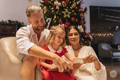 daisy evaristo fotografia carmel sereia mermaid ensaio familia em casa fotografo profissional joinville quintal banho de mangueira natal'