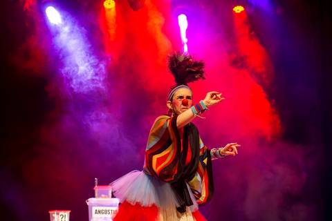 Espetáculo SOS Quase Tudo'