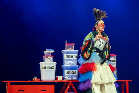 Espetáculo SOS Quase Tudo'