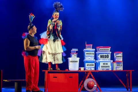 Espetáculo SOS Quase Tudo'