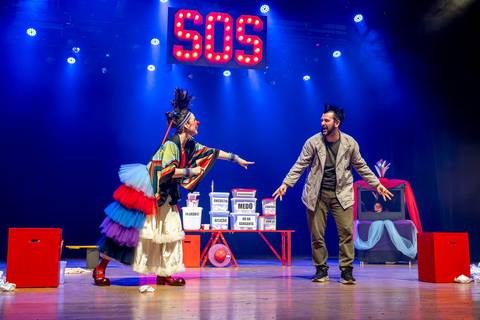 Espetáculo SOS Quase Tudo'