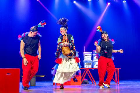 Espetáculo SOS Quase Tudo'