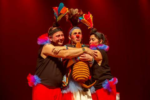 Espetáculo SOS Quase Tudo'