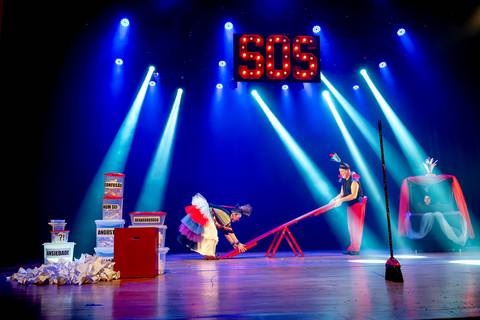 Espetáculo SOS Quase Tudo'