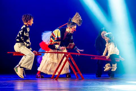 Espetáculo SOS Quase Tudo'