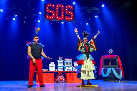 Espetáculo SOS Quase Tudo'