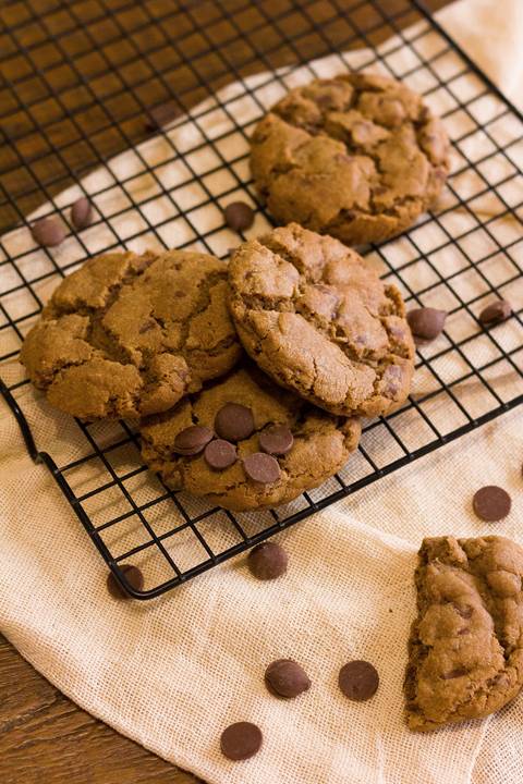 Cookie de chocolate sobre a mesa'