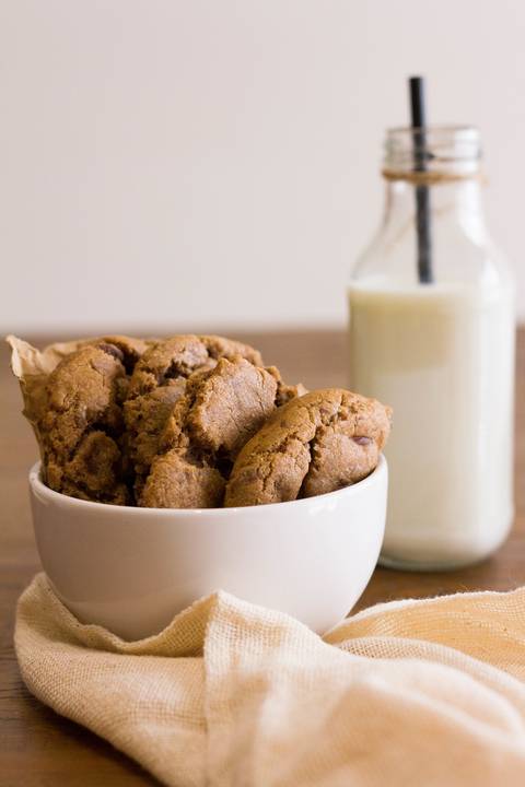 Cookie de chocolate sobre a mesa'