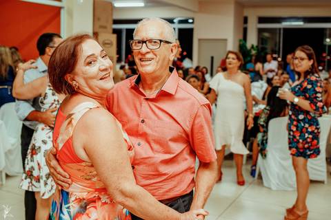 casal mais alegre da festa
'