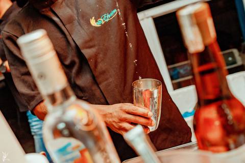 bar man'