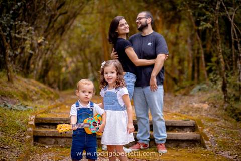 ensaio-infantil-criança-menina-menino-porto-alegre-rs-praça-parque-fotografia-fotos-fotógrafo-fotografo-irmãos-irmaos-book-foto-pais-e-filhos-avós-avos-familia-externo'