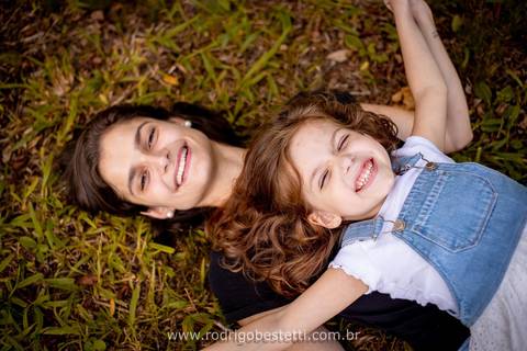 ensaio-infantil-criança-menina-menino-porto-alegre-rs-praça-parque-fotografia-fotos-fotógrafo-fotografo-irmãos-irmaos-book-foto-pais-e-filhos-avós-avos-familia-externo'