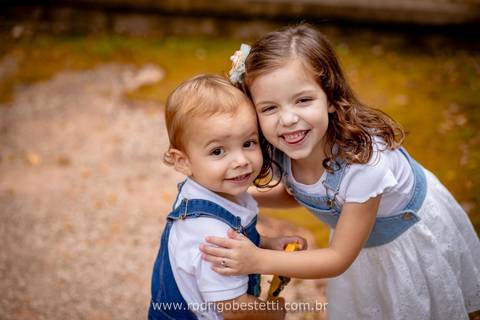 ensaio-infantil-criança-menina-menino-porto-alegre-rs-praça-parque-fotografia-fotos-fotógrafo-fotografo-irmãos-irmaos-book-foto-pais-e-filhos-avós-avos-familia-externo'