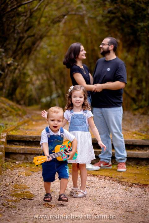 ensaio-infantil-criança-menina-menino-porto-alegre-rs-praça-parque-fotografia-fotos-fotógrafo-fotografo-irmãos-irmaos-book-foto-pais-e-filhos-avós-avos-familia-externo'