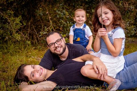 ensaio-infantil-criança-menina-menino-porto-alegre-rs-praça-parque-fotografia-fotos-fotógrafo-fotografo-irmãos-irmaos-book-foto-pais-e-filhos-avós-avos-familia-externo'