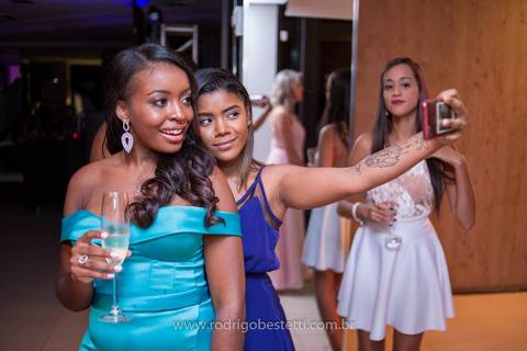 formatura-makeup-fotografo-fotografia-porto-alegre-fonoaudiologia-ufrgs-margarida-muller-rodrigo-bestetti-ensaio-book-colacao-de-grau-recepcao-chef-mauricio-toga-por-do-sol'