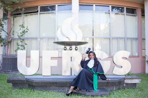 formatura-makeup-fotografo-fotografia-porto-alegre-fonoaudiologia-ufrgs-margarida-muller-rodrigo-bestetti-ensaio-book-colacao-de-grau-recepcao-chef-mauricio-toga-por-do-sol'