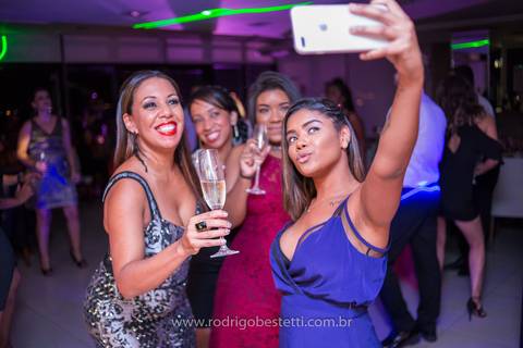 formatura-makeup-fotografo-fotografia-porto-alegre-fonoaudiologia-ufrgs-margarida-muller-rodrigo-bestetti-ensaio-book-colacao-de-grau-recepcao-chef-mauricio-toga-por-do-sol'