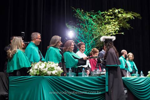 formatura-makeup-fotografo-fotografia-porto-alegre-fonoaudiologia-ufrgs-margarida-muller-rodrigo-bestetti-ensaio-book-colacao-de-grau-recepcao-chef-mauricio-toga-por-do-sol'