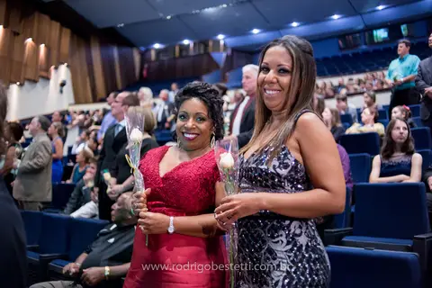 formatura-makeup-fotografo-fotografia-porto-alegre-fonoaudiologia-ufrgs-margarida-muller-rodrigo-bestetti-ensaio-book-colacao-de-grau-recepcao-chef-mauricio-toga-por-do-sol'