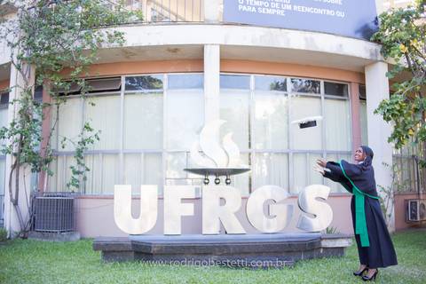 formatura-makeup-fotografo-fotografia-porto-alegre-fonoaudiologia-ufrgs-margarida-muller-rodrigo-bestetti-ensaio-book-colacao-de-grau-recepcao-chef-mauricio-toga-por-do-sol'