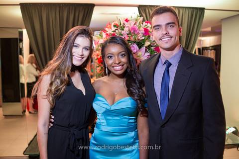 formatura-makeup-fotografo-fotografia-porto-alegre-fonoaudiologia-ufrgs-margarida-muller-rodrigo-bestetti-ensaio-book-colacao-de-grau-recepcao-chef-mauricio-toga-por-do-sol'