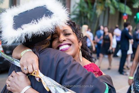 formatura-makeup-fotografo-fotografia-porto-alegre-fonoaudiologia-ufrgs-margarida-muller-rodrigo-bestetti-ensaio-book-colacao-de-grau-recepcao-chef-mauricio-toga-por-do-sol'