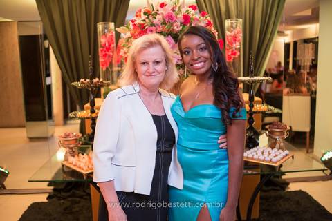 formatura-makeup-fotografo-fotografia-porto-alegre-fonoaudiologia-ufrgs-margarida-muller-rodrigo-bestetti-ensaio-book-colacao-de-grau-recepcao-chef-mauricio-toga-por-do-sol'