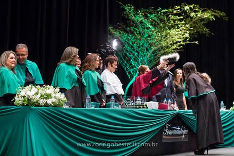 formatura-makeup-fotografo-fotografia-porto-alegre-fonoaudiologia-ufrgs-margarida-muller-rodrigo-bestetti-ensaio-book-colacao-de-grau-recepcao-chef-mauricio-toga-por-do-sol'