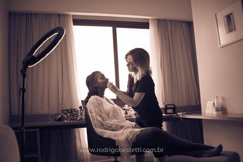 formatura-makeup-fotografo-fotografia-porto-alegre-fonoaudiologia-ufrgs-margarida-muller-rodrigo-bestetti-ensaio-book-colacao-de-grau-recepcao-chef-mauricio-toga-por-do-sol'