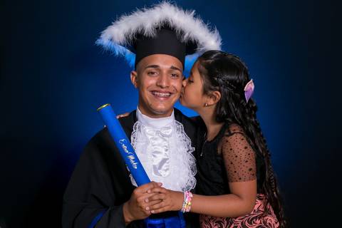 prova-de-toga-cecilia-meireles-viamao-porto-alegre-formatura-formandos-canudo-estudio-rodrigo-bestetti-fotografia-fotografo-colacao-grau-cerimonia-barrete-capelo-jabo-michael-escouto-natalia-cezar-professora-paraninfa-escola-colegio'