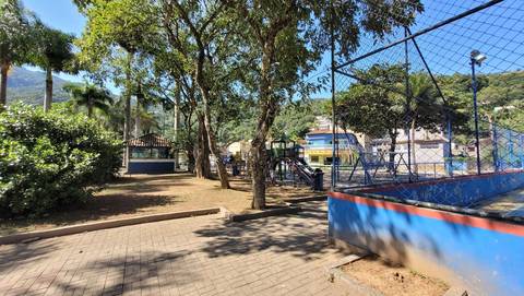 Construção da Praça na Praia do Saco'