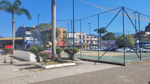 Construção da Quadra e Jardins no Centro de Mangaratiba'