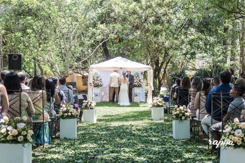 Ambiente do casamento ao Ar Livre, registrado pelo fotográfo de casamentos de Belo Horizonte Rapha Drummond.'